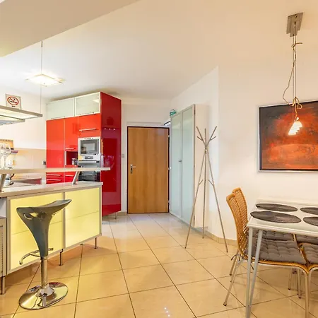 Castle Vista Getaway, Free Parking Apartment