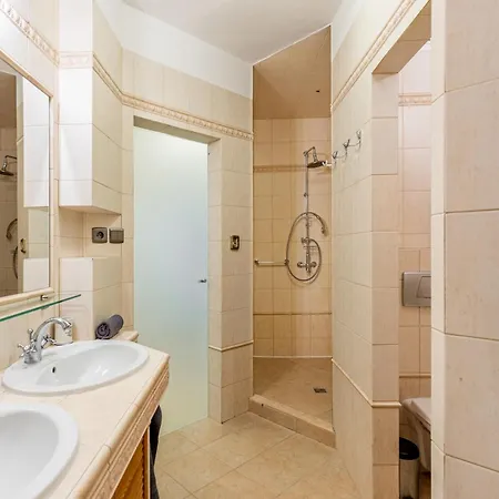 Castle Vista Getaway, Free Parking Pressburg