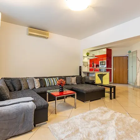 Castle Vista Getaway, Free Parking Apartment Pressburg