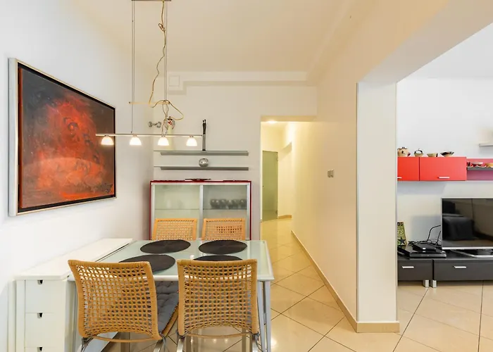 Castle Vista Getaway, Free Parking