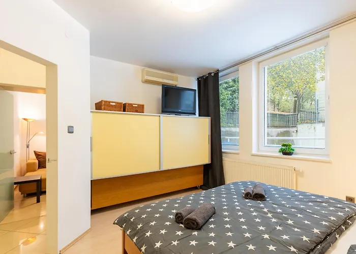 Castle Vista Getaway, Free Parking