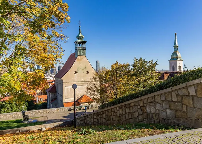 Castle Vista Getaway, Free Parking Apartment *